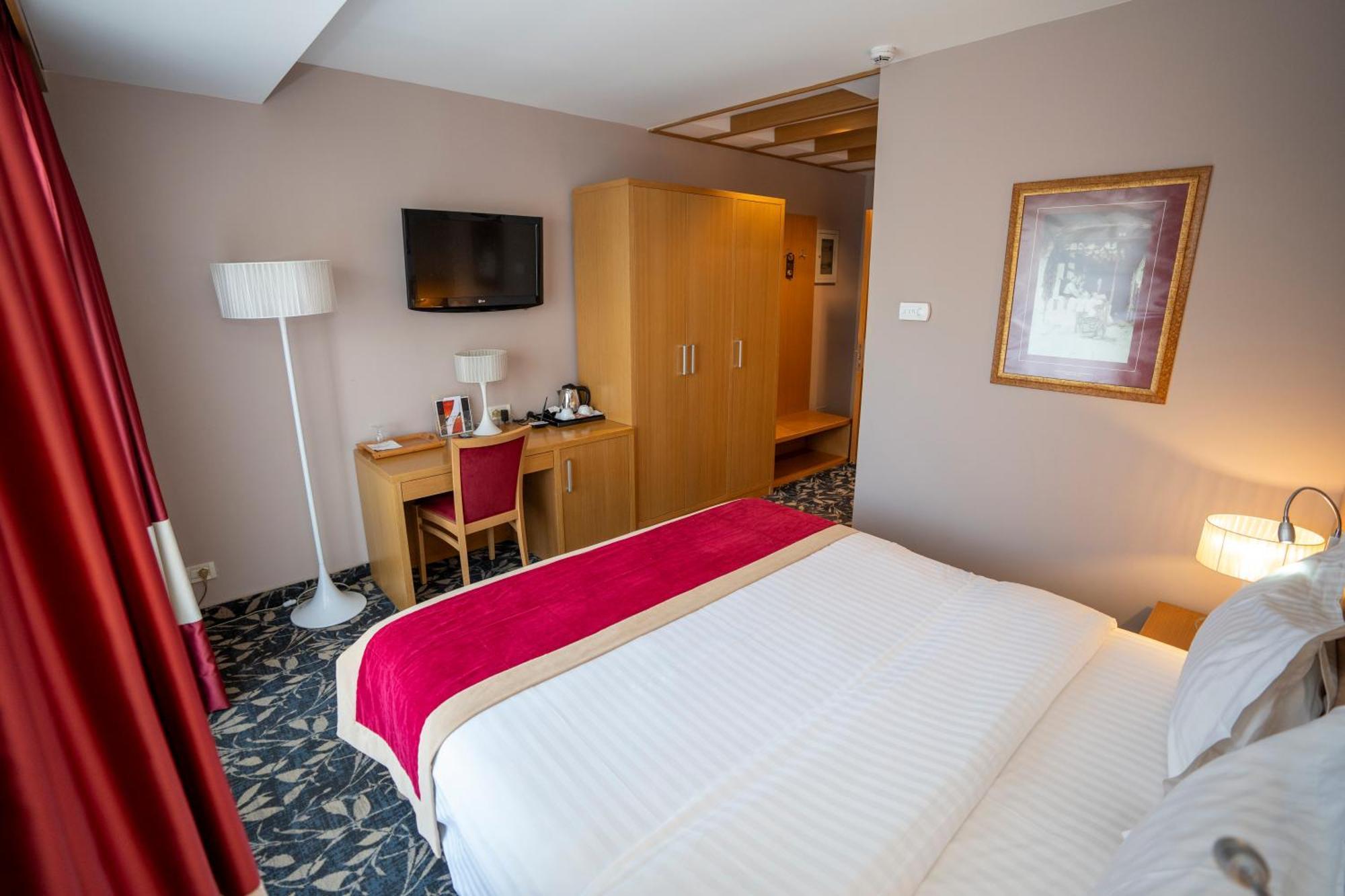 Hotel Colosseo & Spa Shkoder Exterior photo