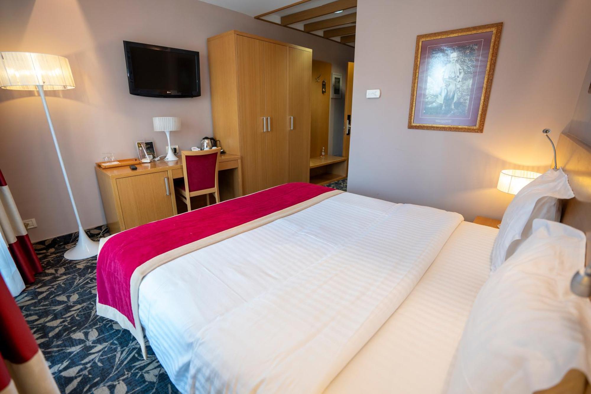 Hotel Colosseo & Spa Shkoder Exterior photo